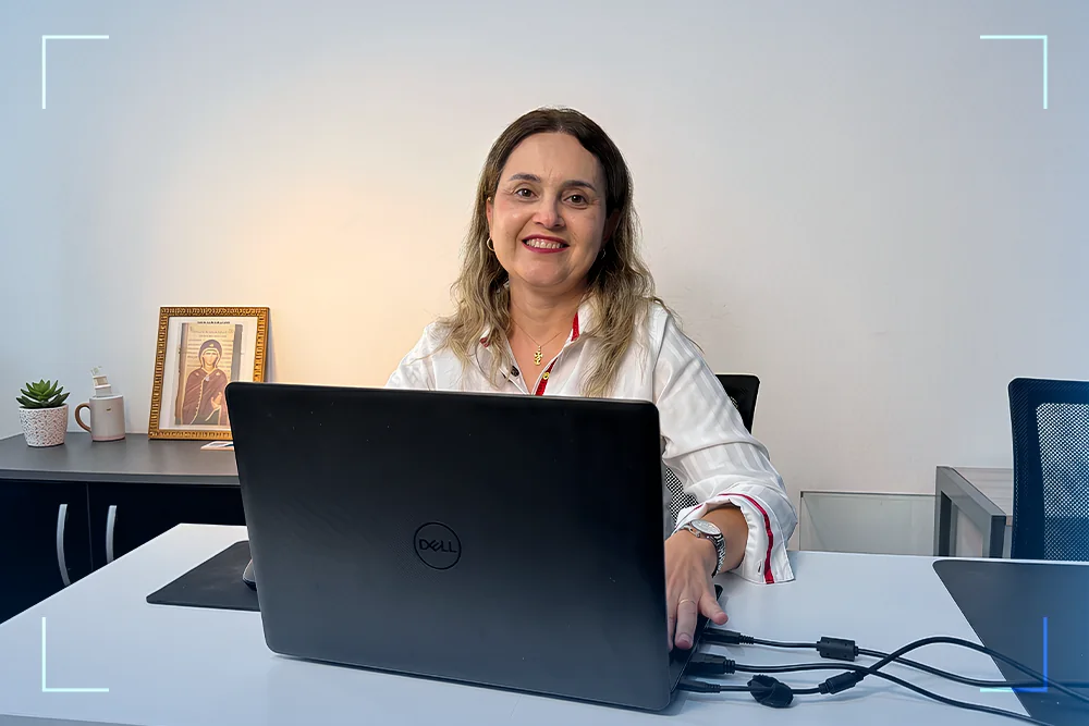 Perlla Cristhina Claro de Oliveira Alves, especialista em gestão estratégica de pessoas